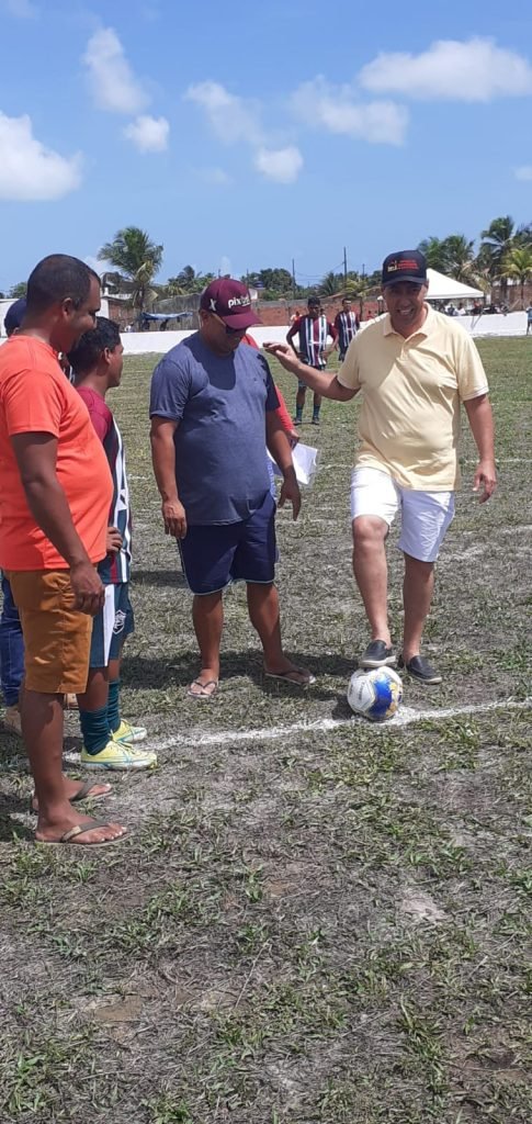 FOTOS – Léo Bandeira inaugura campo de Futebol na comunidade da Maria Rita, em Fagundes