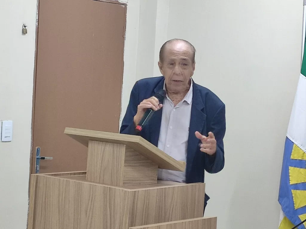 Autor do Hino Oficial do Município de Conde participa da última Sessão Ordinária