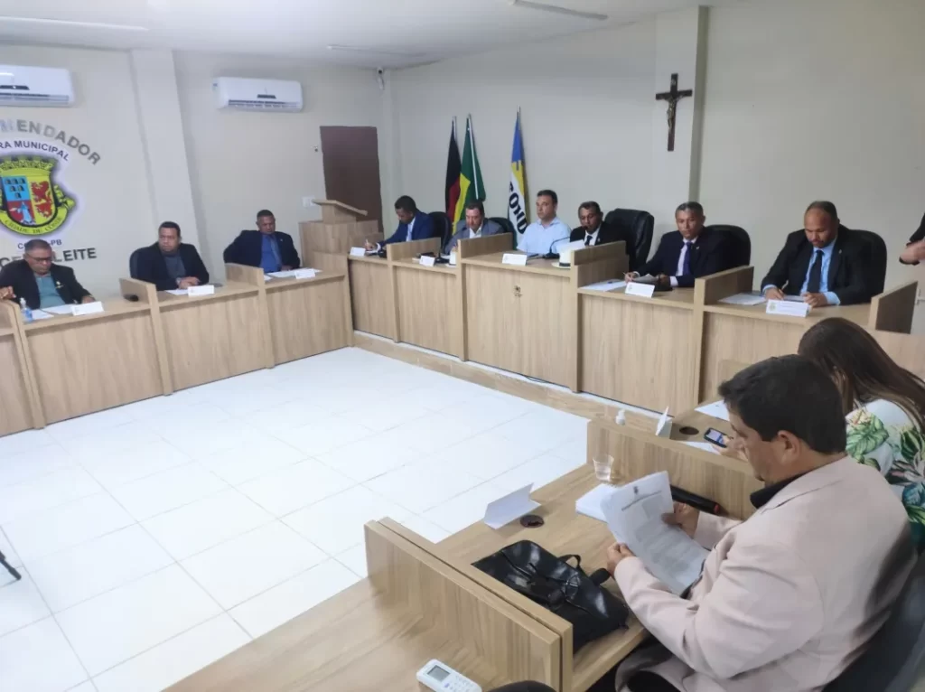 Apesar da falta de energia elétrica, Câmara de Conde mantém Sessão Ordinária e revoga Lei de apreensão de animais