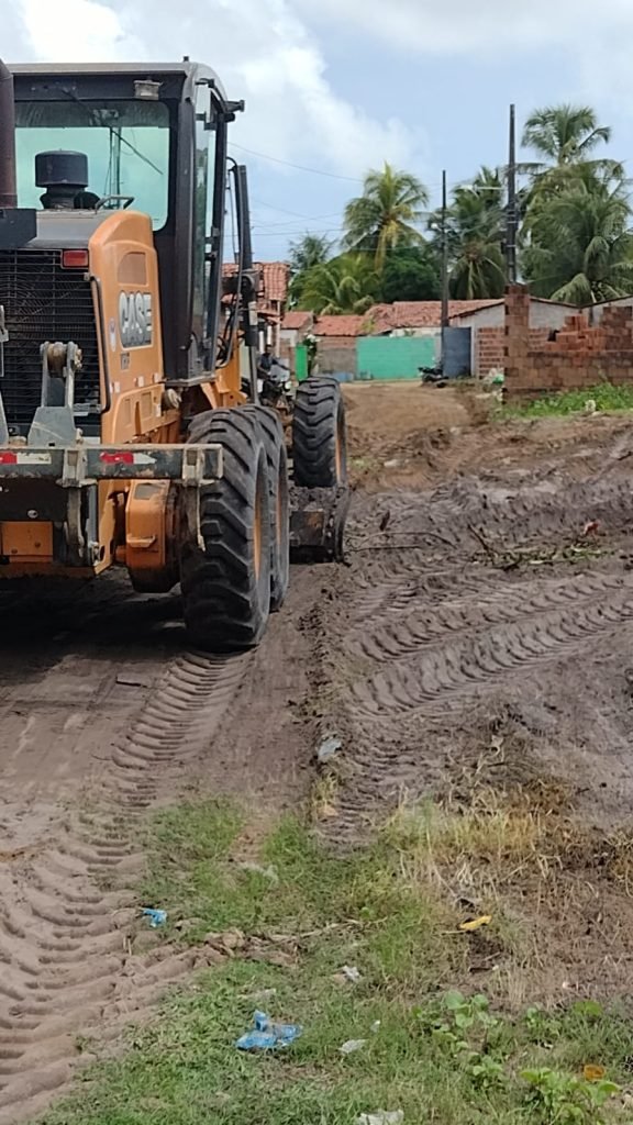 Prefeitura de Lucena prepara ruas para sequência do calçamento na Maria Rita