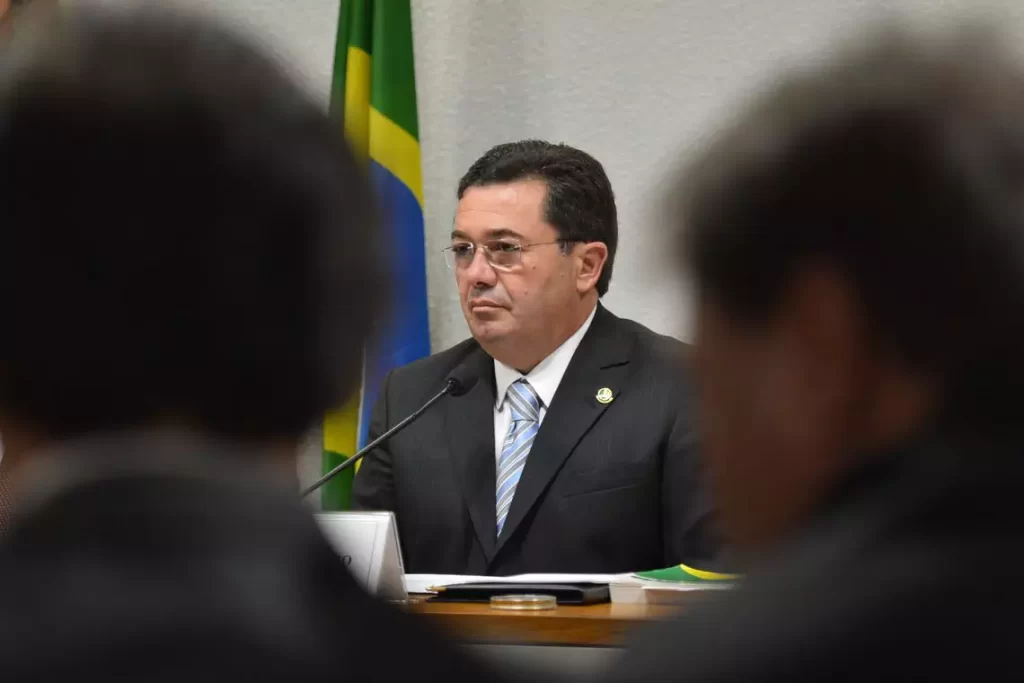 Ministro paraibano arquiva investigação sobre móveis de luxo que custaram R$ 379 mil para gabinete de Lula