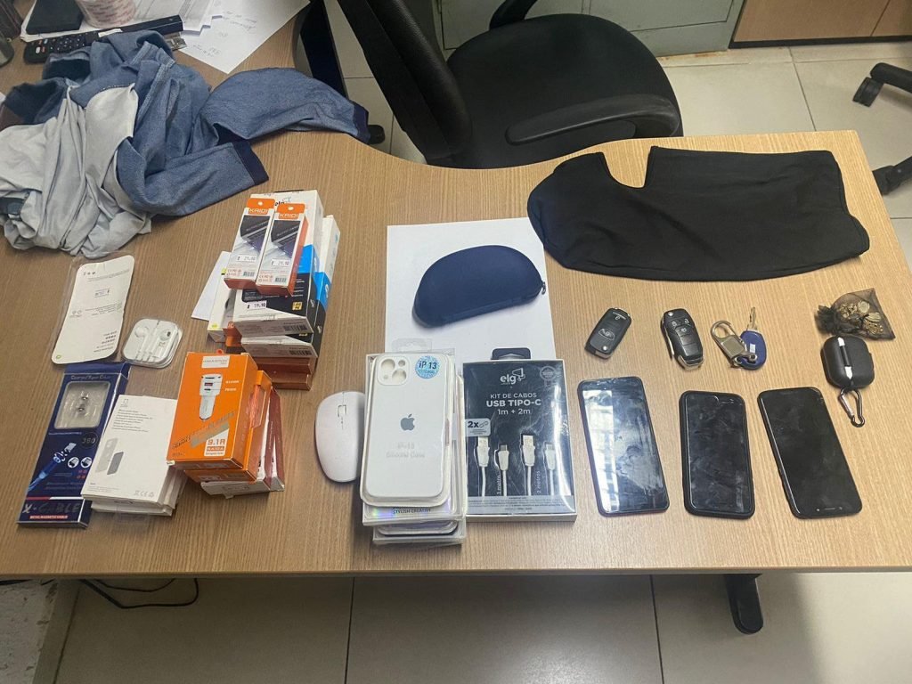 PMPB recupera cinco carros roubados e prende dupla acusada de assaltos na Região Metropolitana da capital
