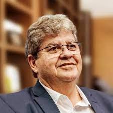 João Azevêdo anuncia R$ 930 milhões em pagamentos da antecipação do 13º e da folha de maio