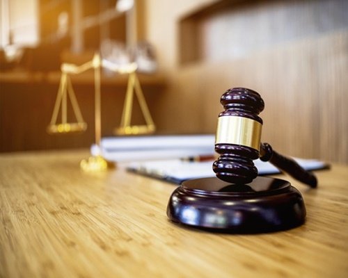 Juiz cancela júri após denúncia de que jurado foi procurado para votar pela absolvição de réu
