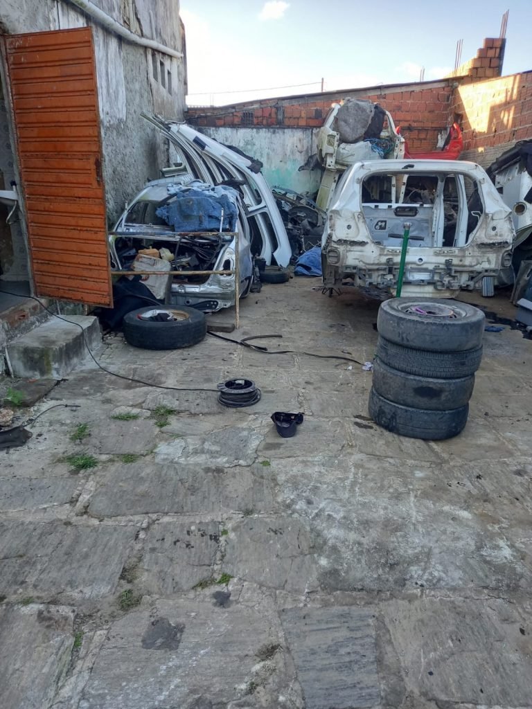 Polícia desarticula desmanche de carros roubados em Campina Grande
