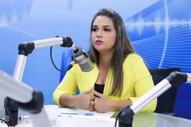 Prefeita de Conde entra na mira do TCE com quase 99% de temporários e descontrole de gastos