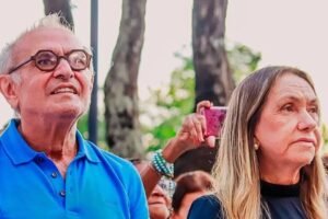 Cícero dedica reeleição a Lauremília e desabafa contra “cretinos” da política