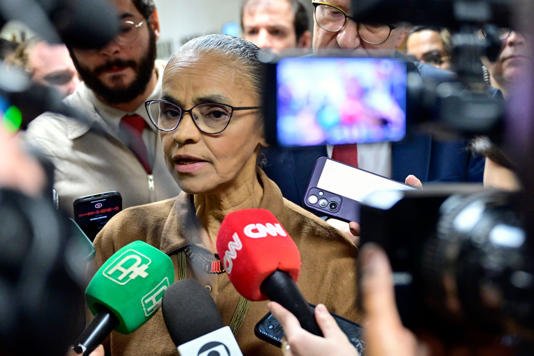 ‘Me senti agredida’: Marina Silva abandona sessão após senador afirmar que ministra não mereceria respeito
