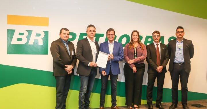 André Coutinho articula retorno das operações da Petrobras no Porto de Cabedelo