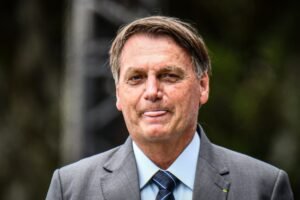 BOLSONARO NA PRISÃO – Moraes decreta prisão domiciliar de ex-presidente por descumprimento de medida cautelar