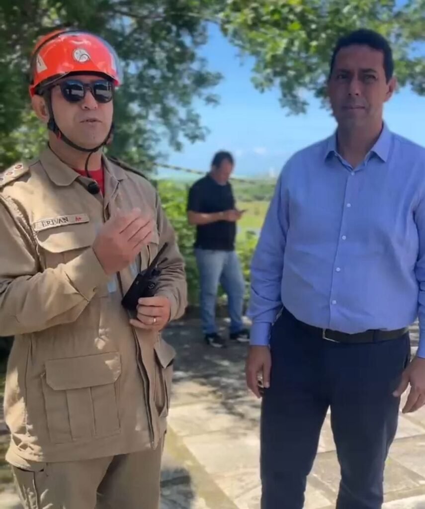Corpo de Bombeiros auxilia Prefeitura de Lucena no combate a erosão na lateral da Igreja da Guia