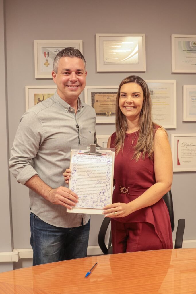 Para celebrar o dia do estudante: André Coutinho adere ao Pacto Paraibano pela Primeira Infância e fortalece protagonismo na defesa dos direitos das crianças de Cabedelo