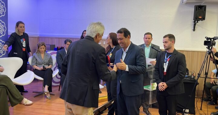 ALPB entrega a Prefeitura de Lucena medalha de Selo “Município Sustentável”