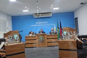 Câmara aprova LOA de R$ 134 milhões para exercício 2026 do prefeito de Lucena, Léo Bandeira