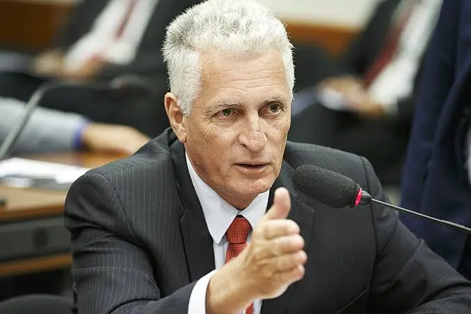 TJ-DF manda deputado do PT se retratar por imagem falsa sobre Bolsonaro e Vorcaro