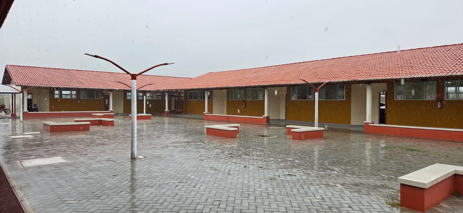 NESTA 5ª-FEIRA: Em Barra de Santa Rosa, prefeito Alex Condá entrega a Escola José Eudenício Correia Lins, quadra poliesportiva e ônibus à Secretaria de Saúde