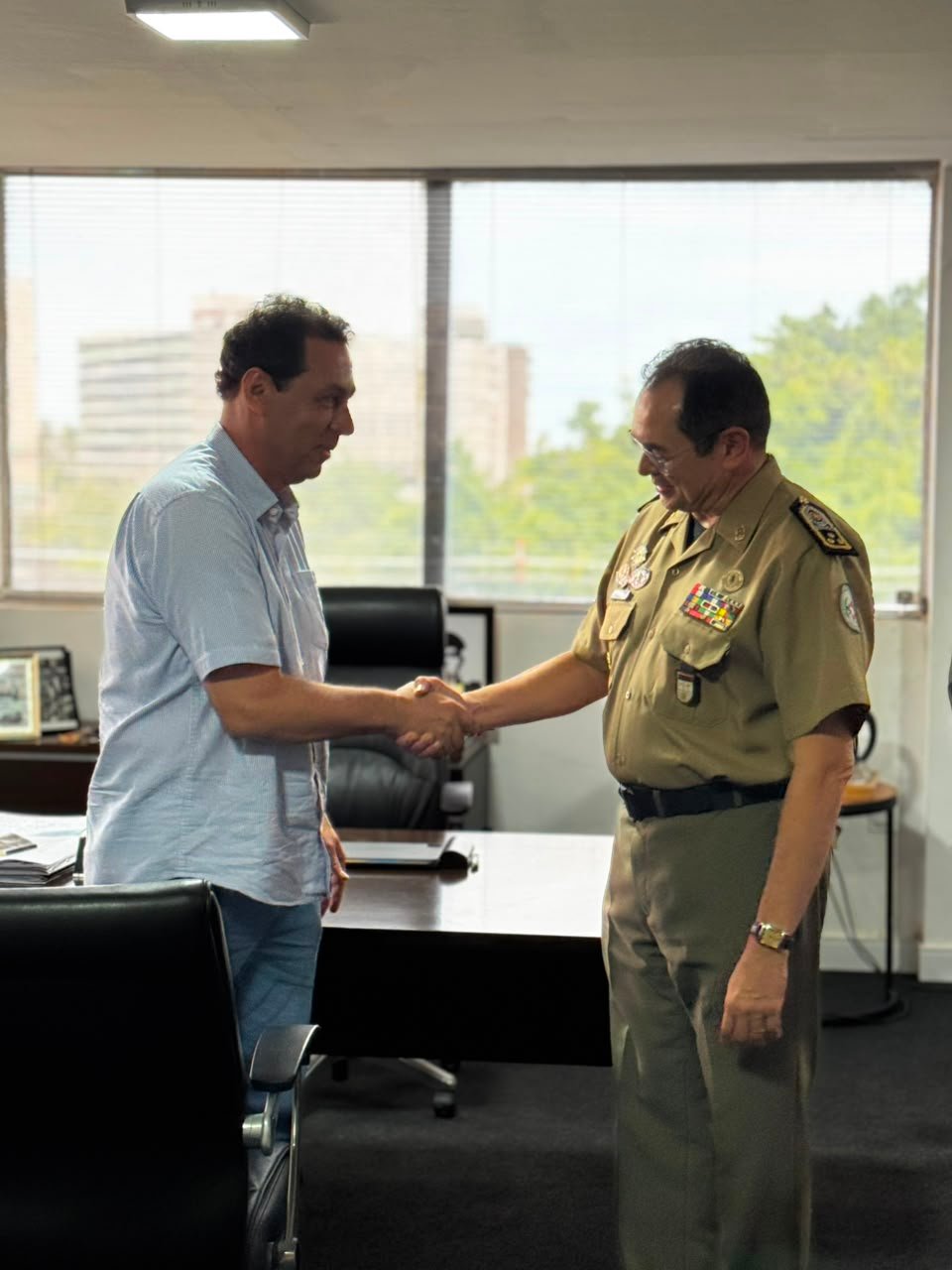 Léo Bandeira visita comandante geral da PM e fortalece a segurança pública no município de Lucena