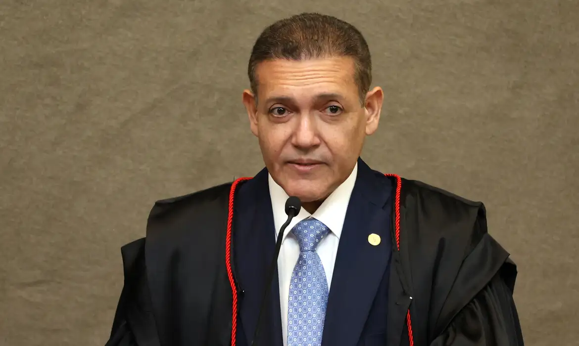Ministro pede à PGR parecer sobre revisão da pena de Bolsonaro