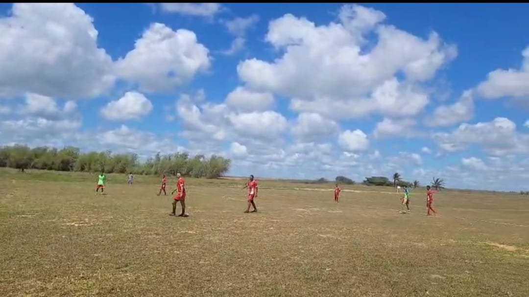 OUTEIRO DE MIRANDA – Polícia Civil investiga furto das traves de futebol na zona rural de Lucena